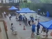 女子轻生坠亡险砸人,幸免于难女孩崩溃大哭，警方排除刑事案件